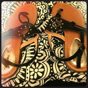 Women sandals good condition wear a few times